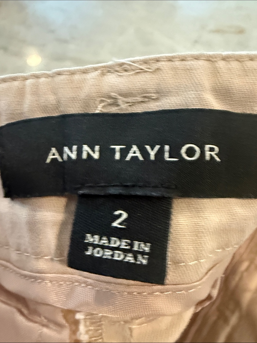 Ann Taylor The City Short Devin Fit Mid Rise in Soft Khaki 2 - Picture 5 of 6